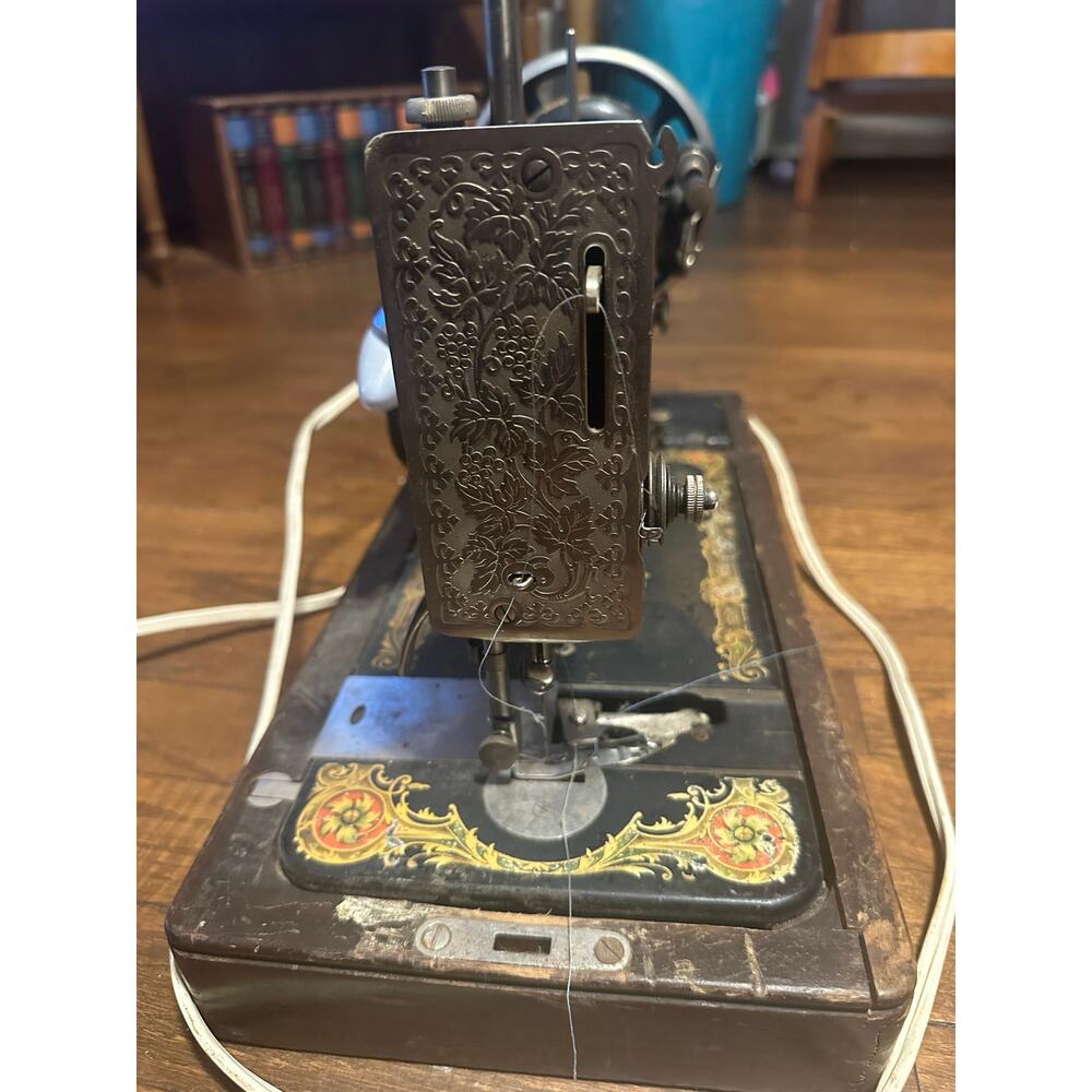 Singer - Picture 15 of 15